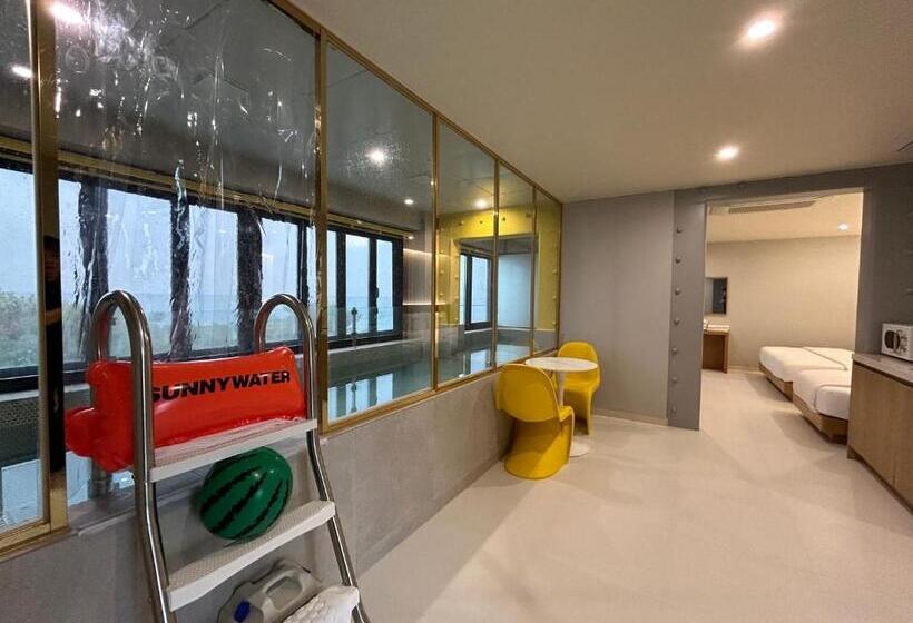 Вилла с 1 спальней и бассейном, Browndot Yangnam