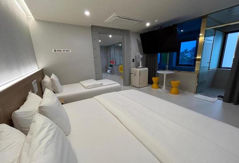 Вилла с 1 спальней и бассейном, Browndot Yangnam