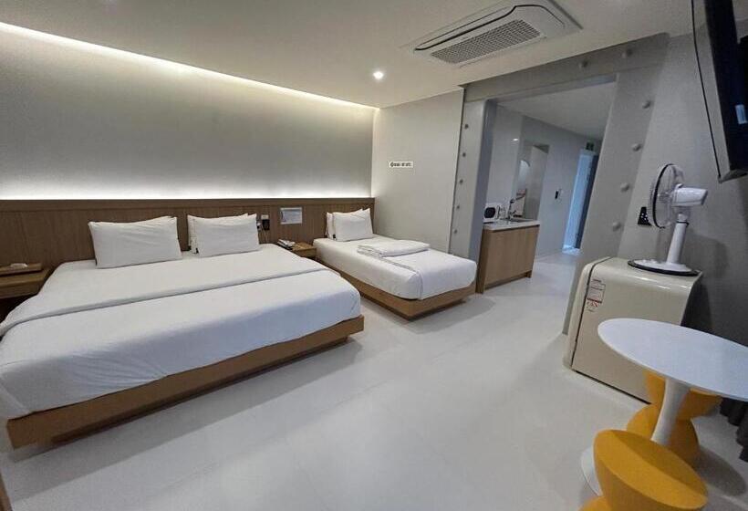 Вилла с 1 спальней и бассейном, Browndot Yangnam