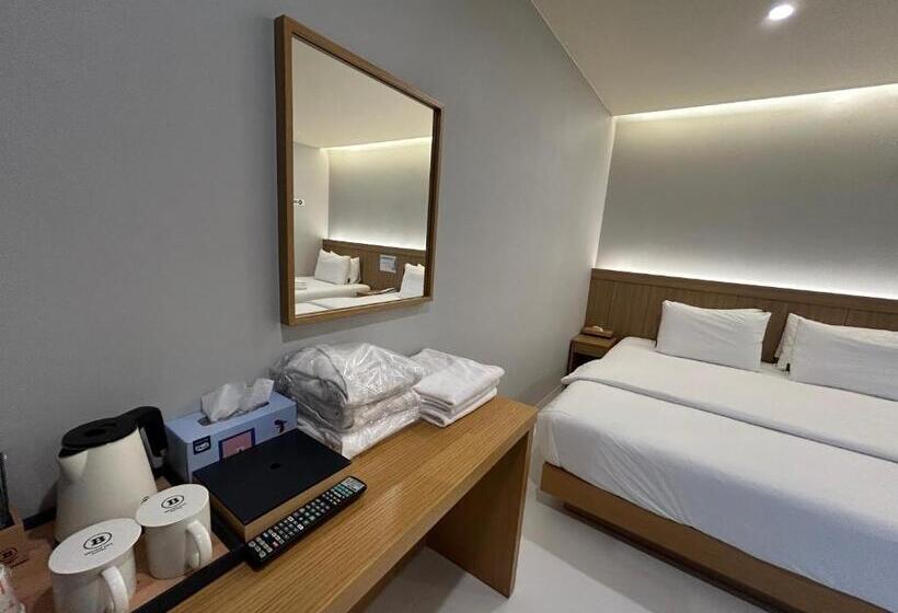 Вилла с 1 спальней и бассейном, Browndot Yangnam