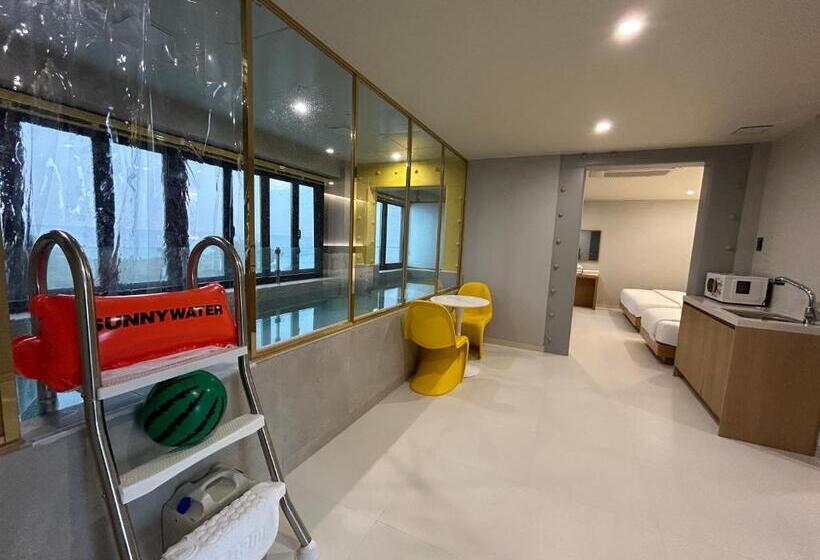 Вилла с 1 спальней и бассейном, Browndot Yangnam