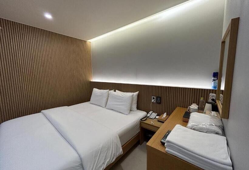 Вилла с 1 спальней и бассейном, Browndot Yangnam