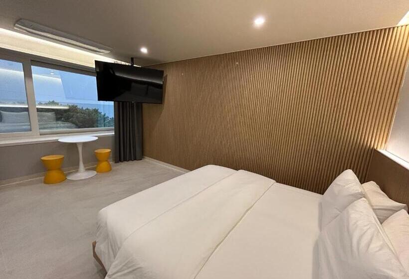 Вилла с 1 спальней и бассейном, Browndot Yangnam