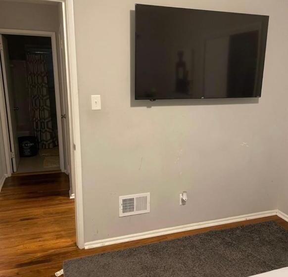 スタンダードルーム, Amir Travels