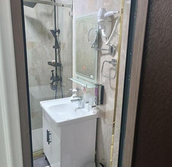 غرفة قياسية مزوَّدة بشُرفة, Muhayyo Guest House