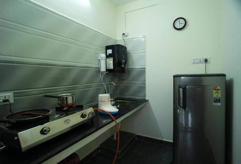 패밀리 룸, Unga Veedu Pay And Stay