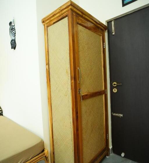 Семейный Номер, Unga Veedu Pay And Stay
