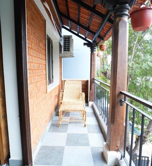 패밀리 룸, Unga Veedu Pay And Stay