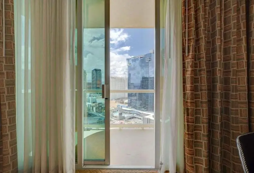 آپارتمان 1 خوابه با بالکن, Blu Cashmere Suite  Mgm Signature 23rd Flr W/balcony Strip View