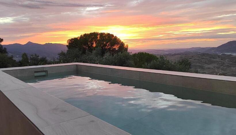 Номер Deluxe, Las Estrellas Del Duende