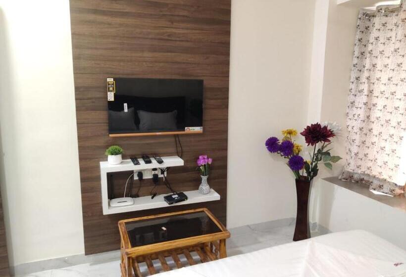 Standaard Vierpersoonskamer, Orchid House Navi Mumbai