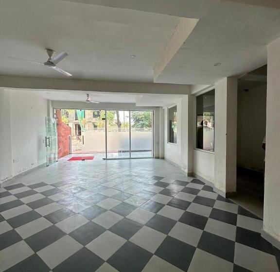 اتاق لوکس, Saffron Inn