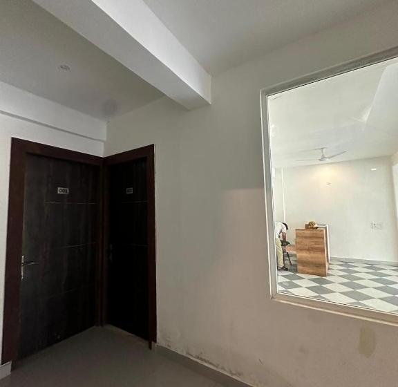 اتاق لوکس, Saffron Inn