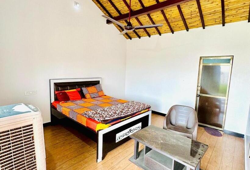 带大床的豪华间, Khadir Homestay Resort Dholavira Gujrat