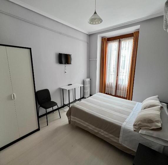 اتاق استاندارد با سرویس بهداشتی مشترک, Hostal Conde De Alba