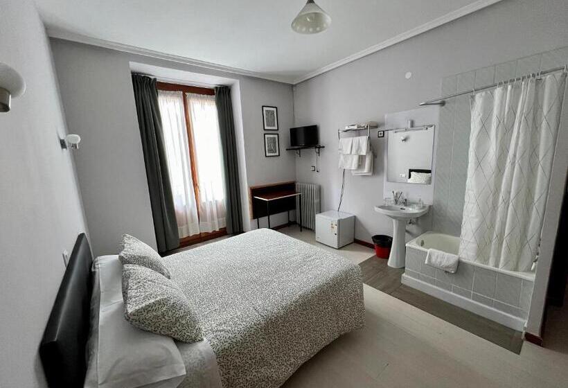 اتاق استاندارد با سرویس بهداشتی مشترک, Hostal Conde De Alba