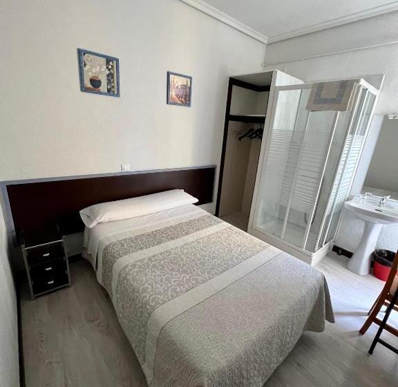 اتاق استاندارد یک تخته با سرویس بهداشتی مشترک, Hostal Conde De Alba