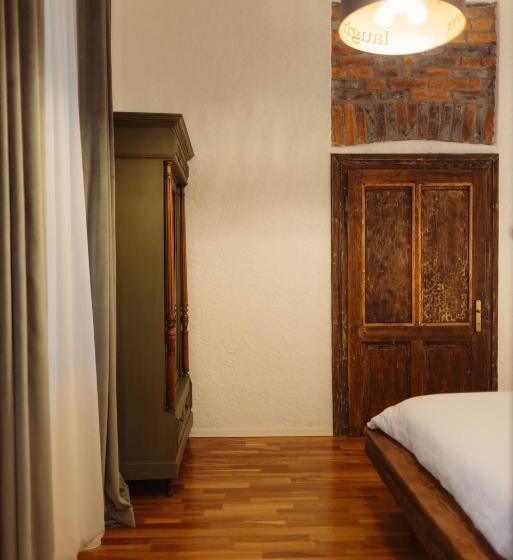 スタンダードスタジオ, Casa 1901