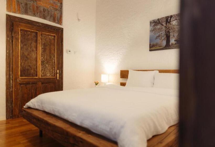 スタンダードスタジオ, Casa 1901