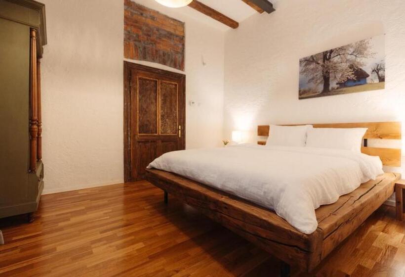 スタンダードスタジオ, Casa 1901