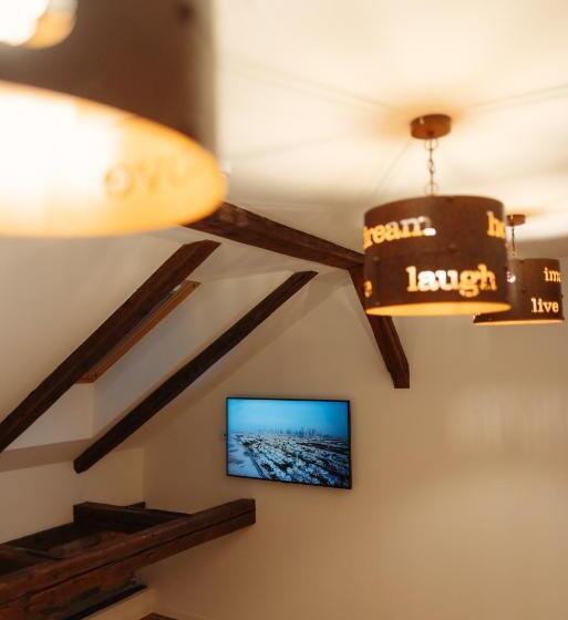 スタンダードスタジオ, Casa 1901