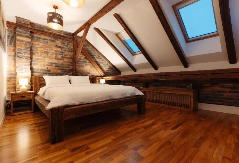 スタンダードスタジオ, Casa 1901