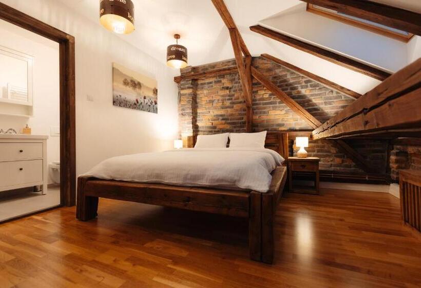 スタンダードスタジオ, Casa 1901