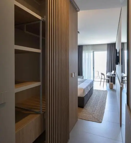 اتاق لوکس با بالکن و چشم‌انداز دریا, Boutique Hotel Mavie   Adults Only