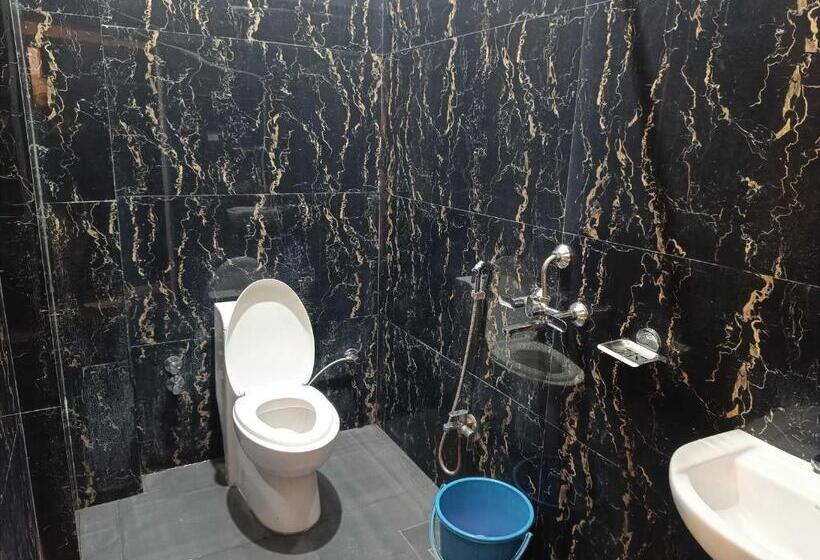 Üç Kişilik Klasik oda, Oyo Flagship Siddhi Vinayak Guest House