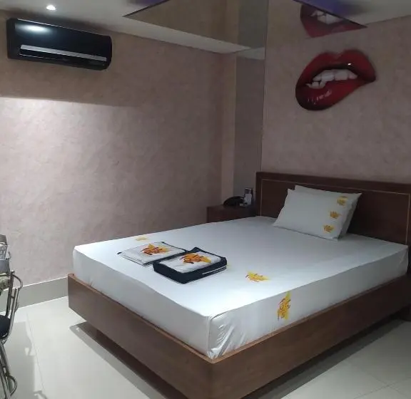 سوییت, Motel La Folia