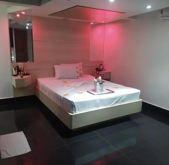 استودیوی استاندارد, Motel La Folia