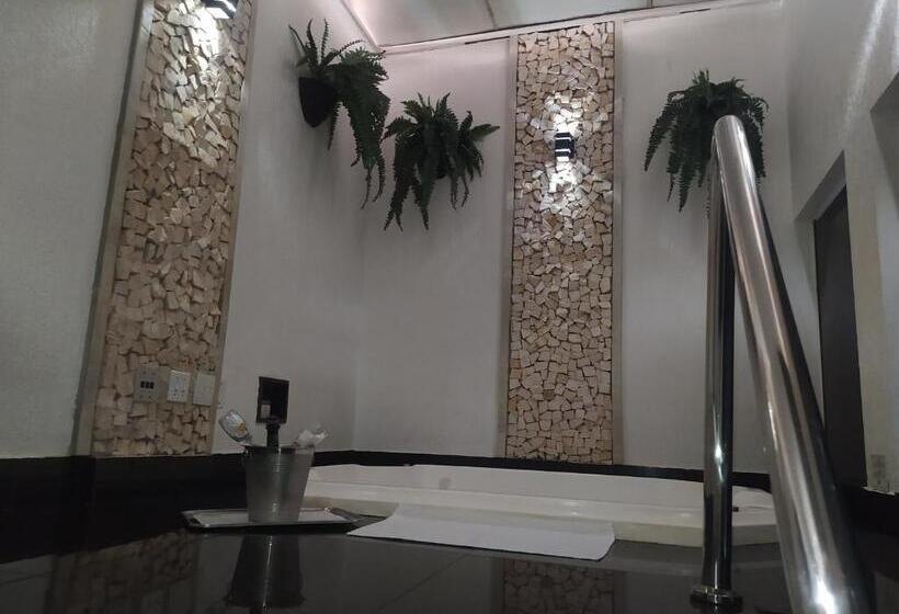 استودیوی استاندارد, Motel La Folia