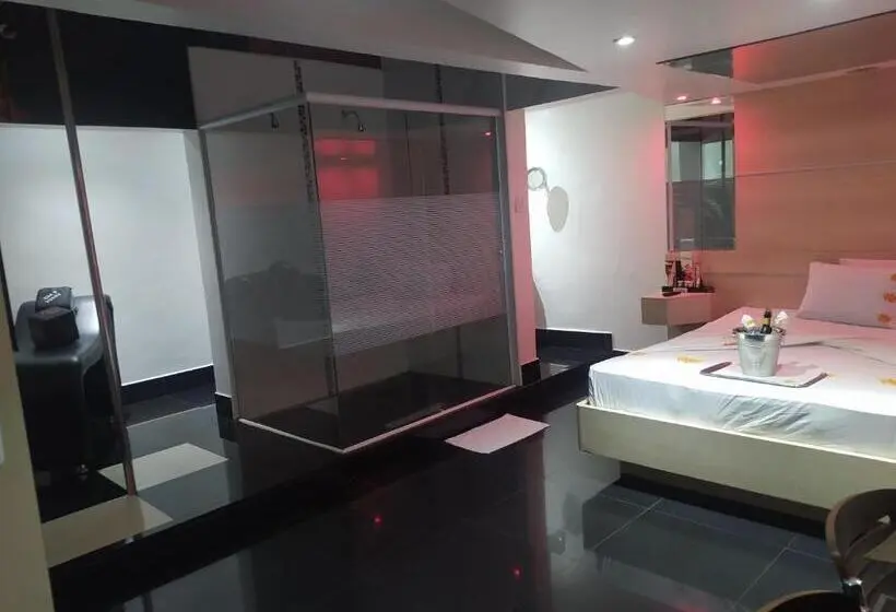 استودیوی استاندارد, Motel La Folia