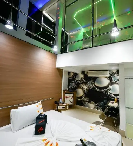 استودیوی استاندارد, Motel La Folia