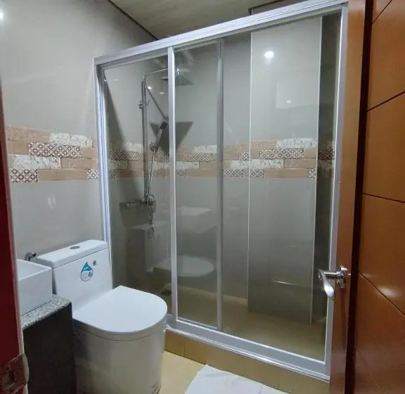 Perhehuone, Reddoorz @ Lqj Hotel Old Buswang Kalibo