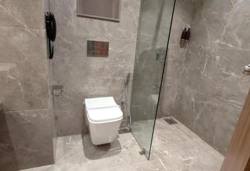 חדר דלוקס, The Sky Imperial Hotel Kailash