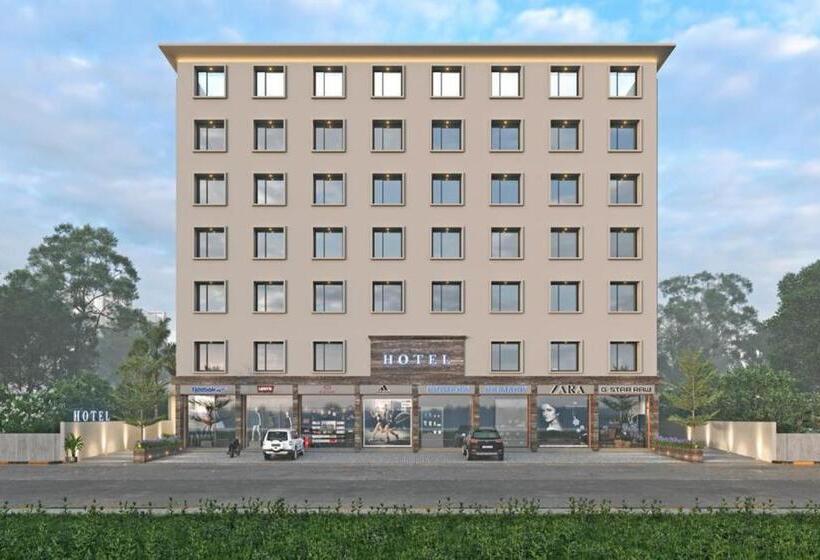 סוויטה דלוקס, The Sky Imperial Hotel Kailash