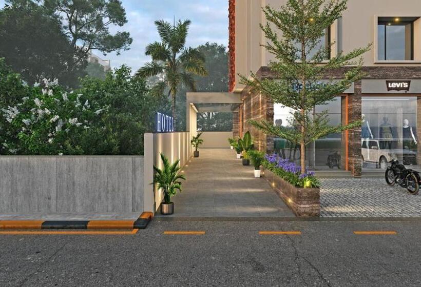 סוויטה דלוקס, The Sky Imperial Hotel Kailash