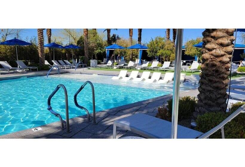 آپارتمان 2 خوابه, A Luxury Condo Awaits You At The Desert Blue, Moments From The Strip   Special Offer Now!