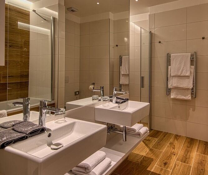 غرفة ديلوكس, Cardoner Hotel és Konferenciaközpont