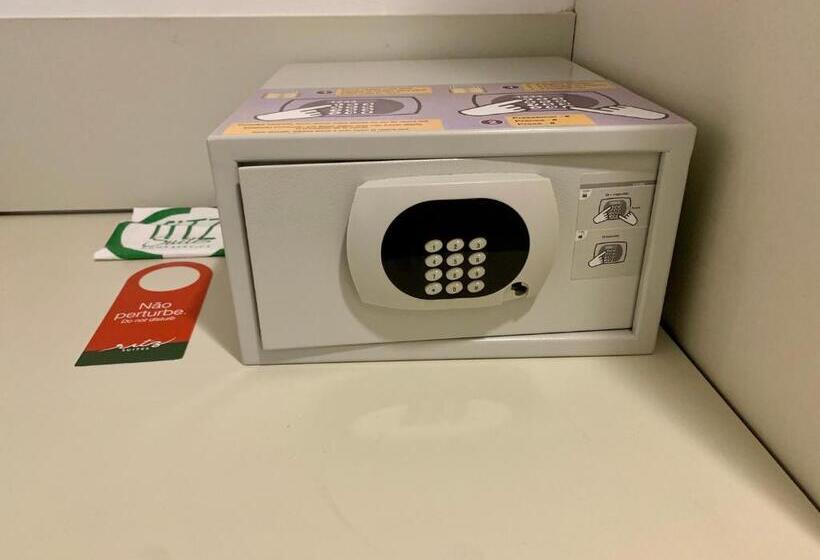 استودیوی استاندارد با چشم‌انداز دریا, Coral Ritz   Flat Beira Mar