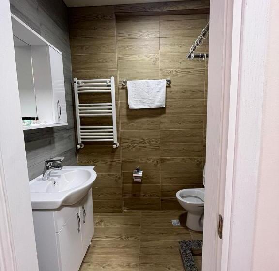 اتاق استاندارد با بالکن, Mahali