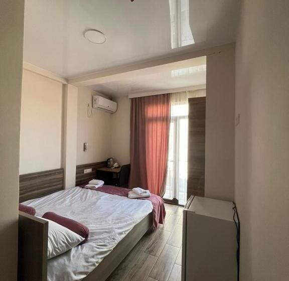 اتاق استاندارد با بالکن, Mahali