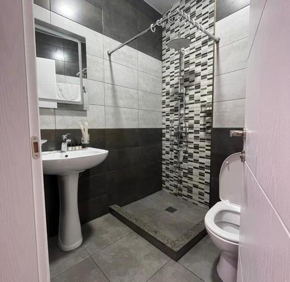 اتاق استاندارد با بالکن, Mahali