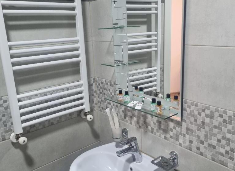 اتاق استاندارد با بالکن, Mahali