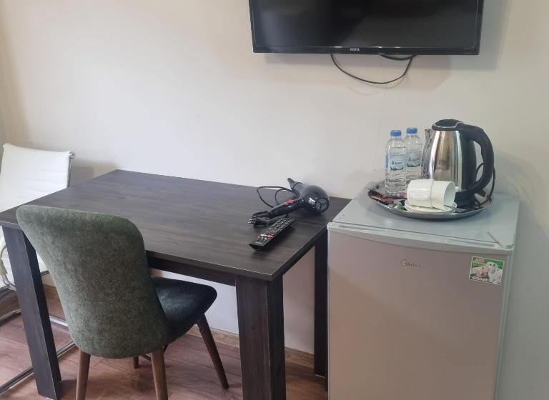 اتاق استاندارد با بالکن, Mahali