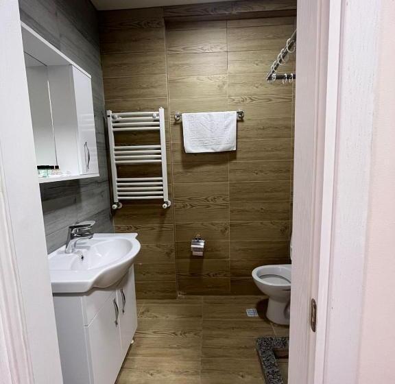 اتاق استاندارد با بالکن, Mahali