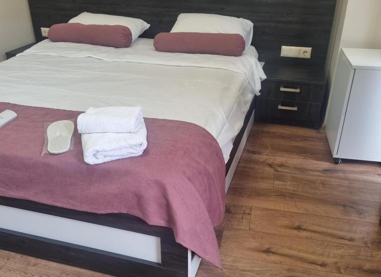 اتاق استاندارد با بالکن, Mahali