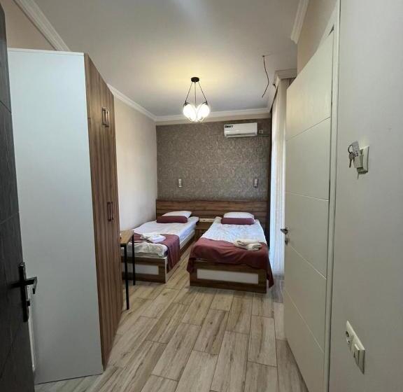 اتاق استاندارد با بالکن, Mahali