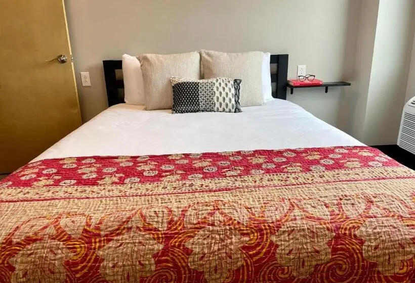 Perhestudio, Yacht One Family Suite Near Hidden Valley Ski